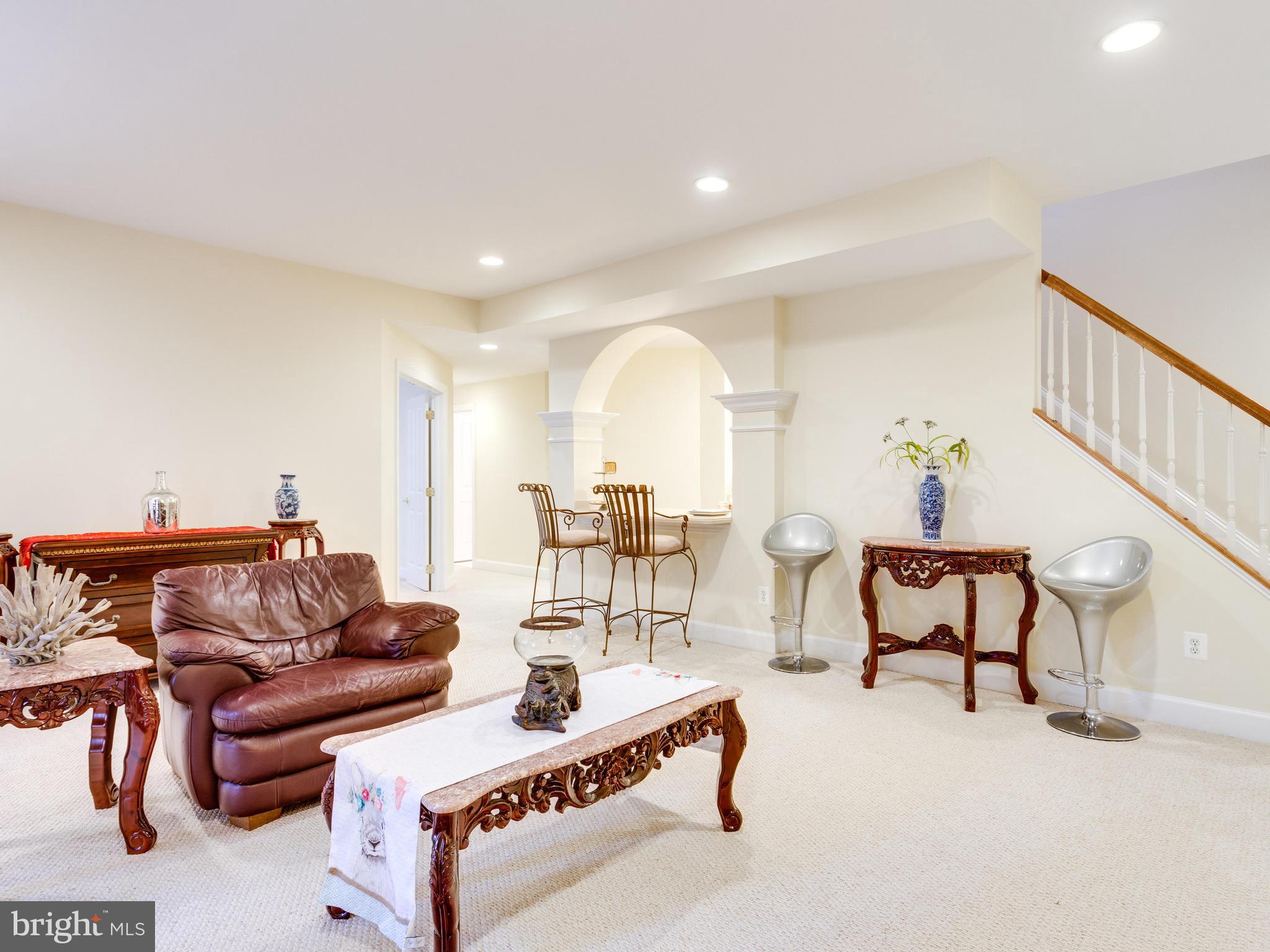 1406 Stanbridge Place Vienna, VA 22182 - Photo 25 of 30 a living room with furniture