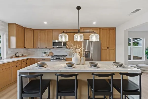$1,950,000 | 2002 Ladera Court, Carlsbad, CA 92009