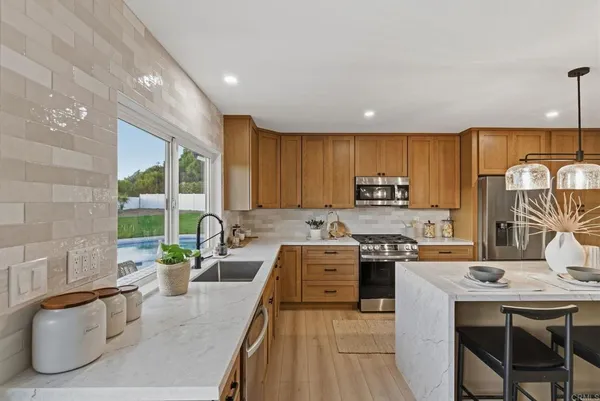 $1,950,000 | 2002 Ladera Court, Carlsbad, CA 92009