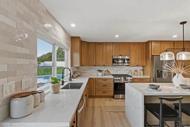 $1,949,999 | 2002 Ladera Court, Carlsbad, CA 92009