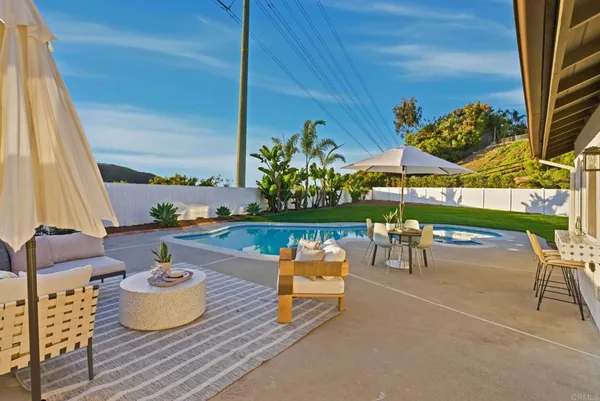 $1,950,000 | 2002 Ladera Court, Carlsbad, CA 92009