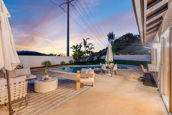 $1,950,000 | 2002 Ladera Court, Carlsbad, CA 92009