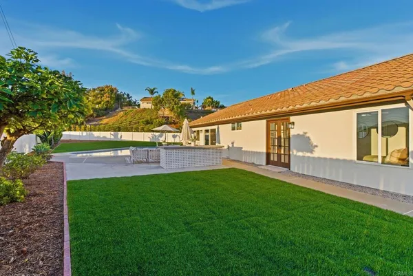 $1,950,000 | 2002 Ladera Court, Carlsbad, CA 92009