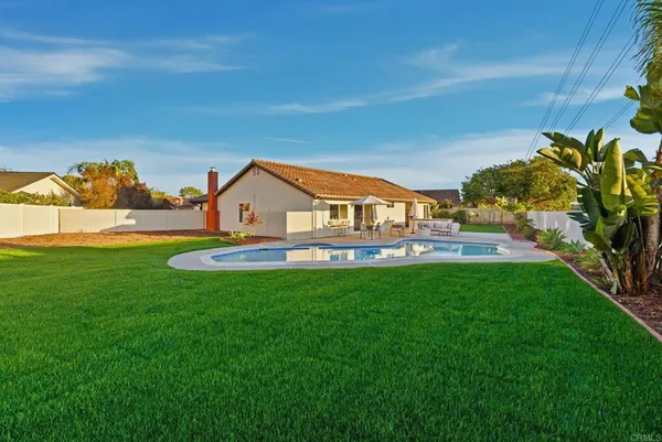 $1,950,000 | 2002 Ladera Court, Carlsbad, CA 92009