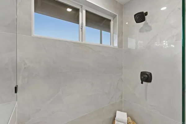 $1,950,000 | 2002 Ladera Court, Carlsbad, CA 92009