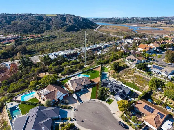 $1,950,000 | 2002 Ladera Court, Carlsbad, CA 92009