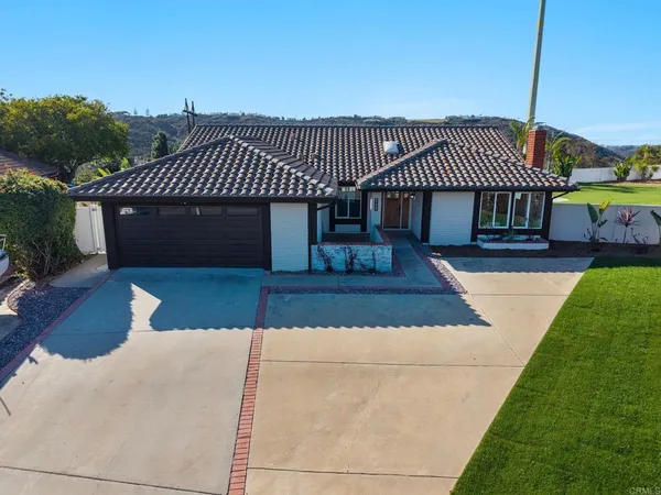 $1,950,000 | 2002 Ladera Court, Carlsbad, CA 92009