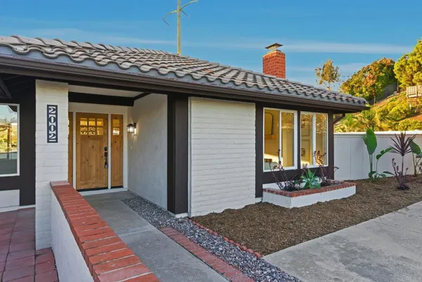 $1,950,000 | 2002 Ladera Court, Carlsbad, CA 92009