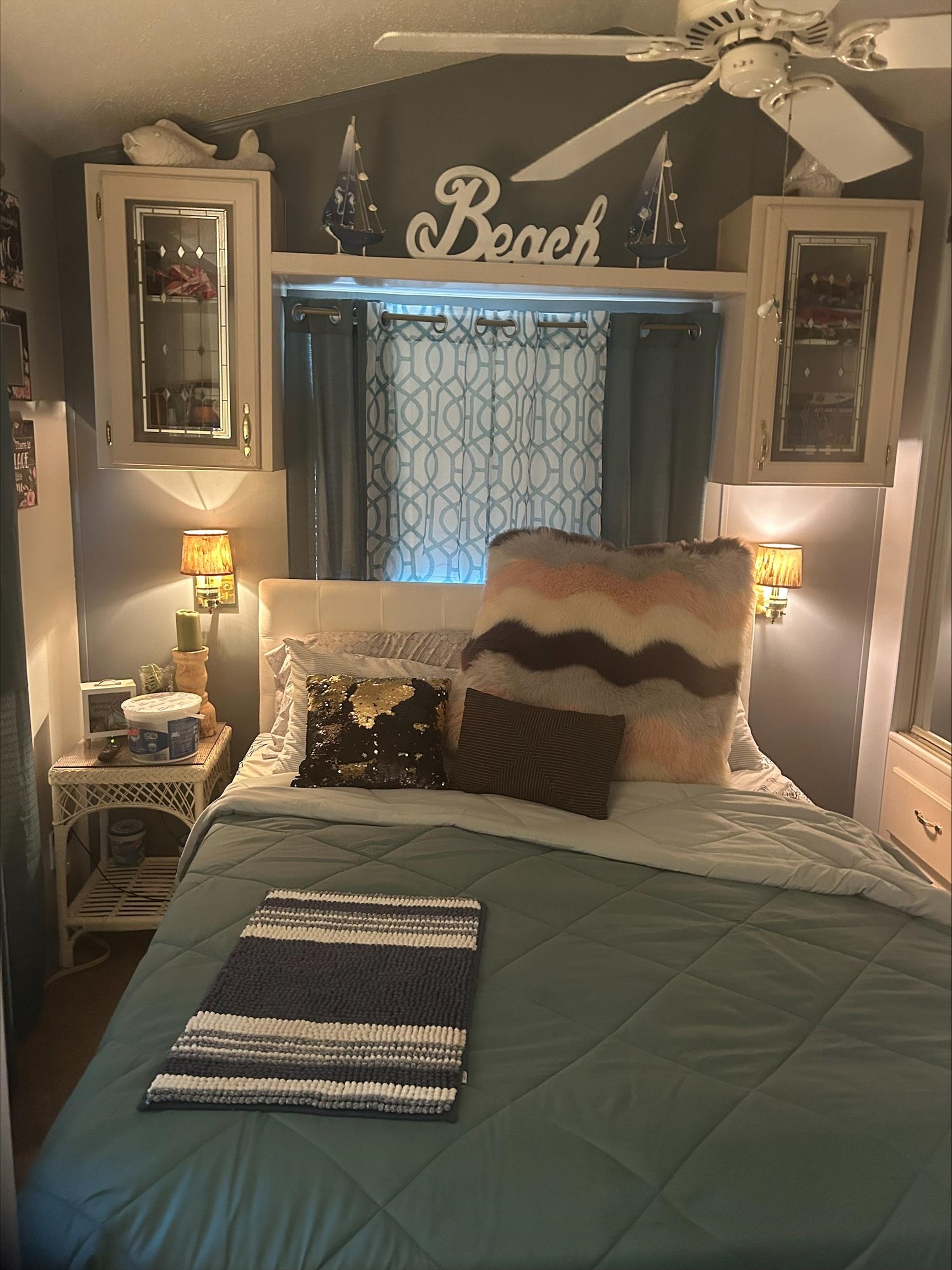 709 Us Rt 9 S, Unit 636 Cape May, NJ 08204 - Photo 10 of 12 a bedroom with bed and window