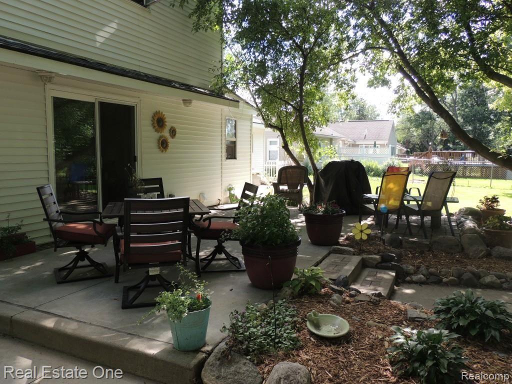 1848 June Avenue Rochester Hills, MI 48309 - Photo 4 of 28