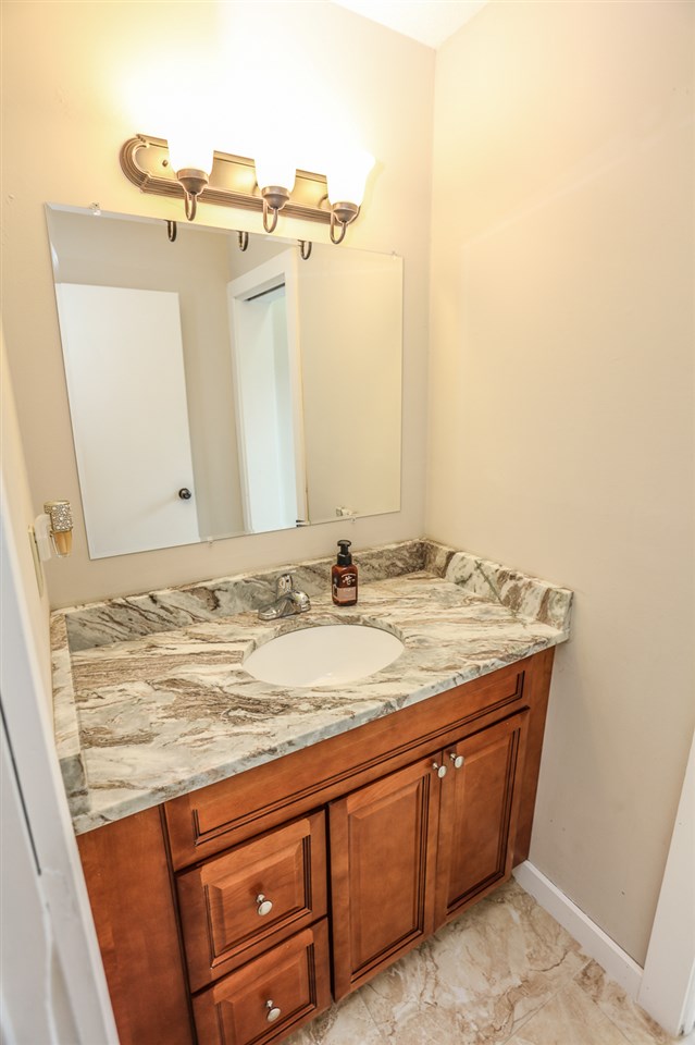 628 Green Street Manchester, NH 03103 - Photo 16 of 33