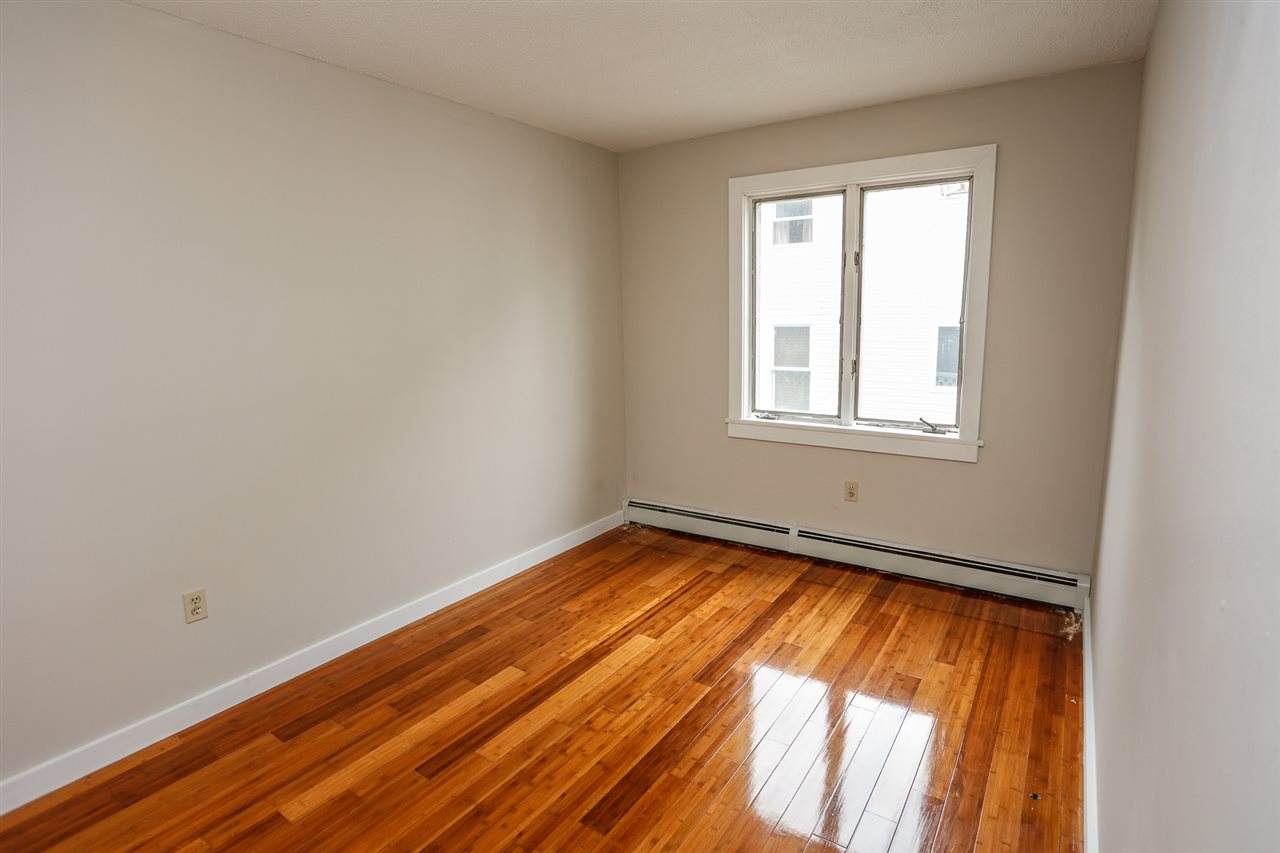 628 Green Street Manchester, NH 03103 - Photo 25 of 33