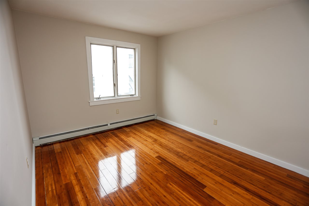 628 Green Street Manchester, NH 03103 - Photo 27 of 33