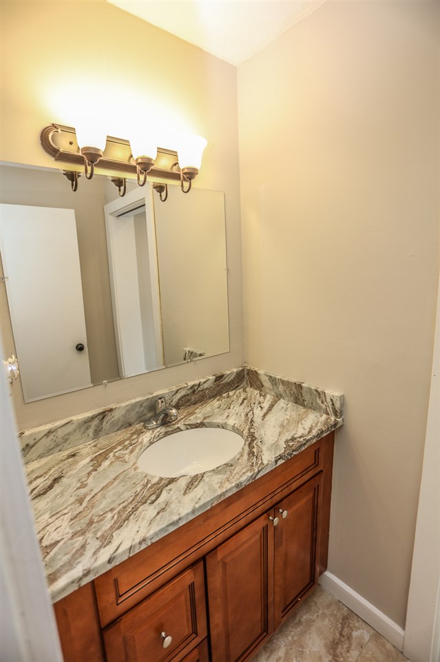 628 Green Street Manchester, NH 03103 - Photo 30 of 33