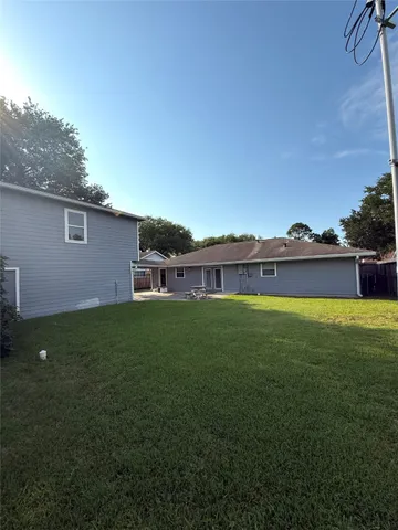 a view of a house with a backyard