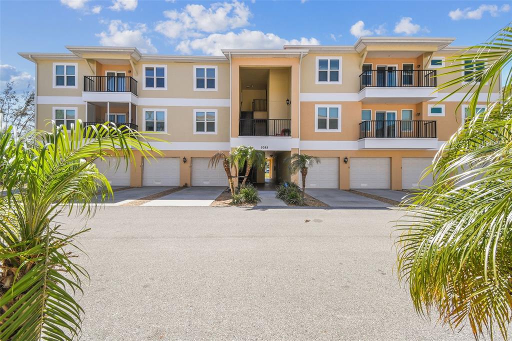 5088 Royal Palms Way, Unit 304 New Port Richey, FL 34652 - Photo 36 of 93