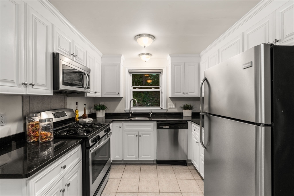 37-39 Thurston Road, Unit 1 Newton, MA 02464 - Photo 5 of 27 Gallery Image 5