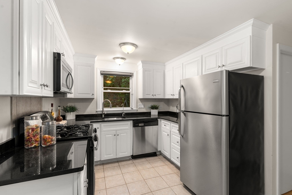 37-39 Thurston Road, Unit 1 Newton, MA 02464 - Photo 6 of 27 Gallery Image 6