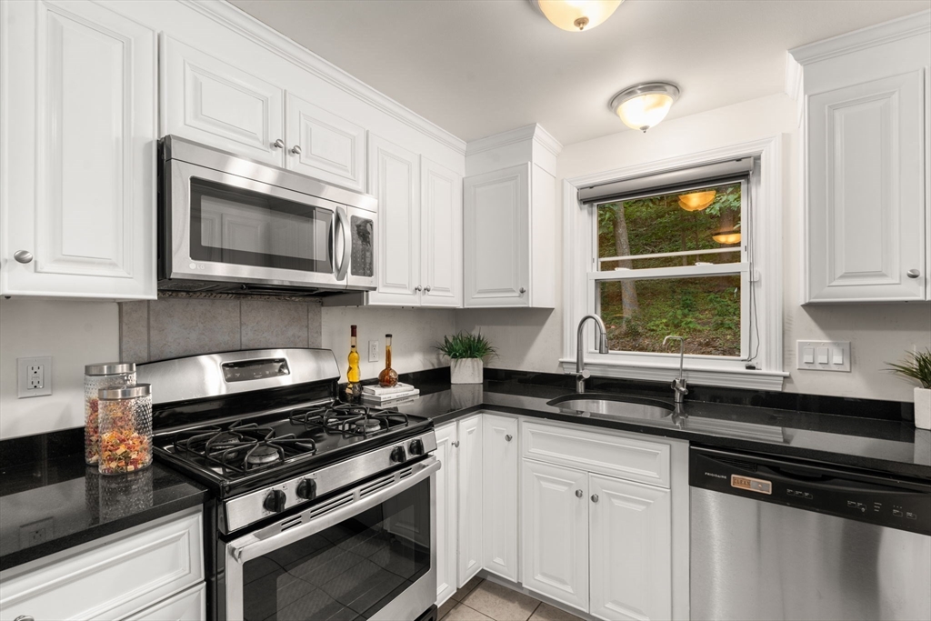 37-39 Thurston Road, Unit 1 Newton, MA 02464 - Photo 7 of 27 Gallery Image 7