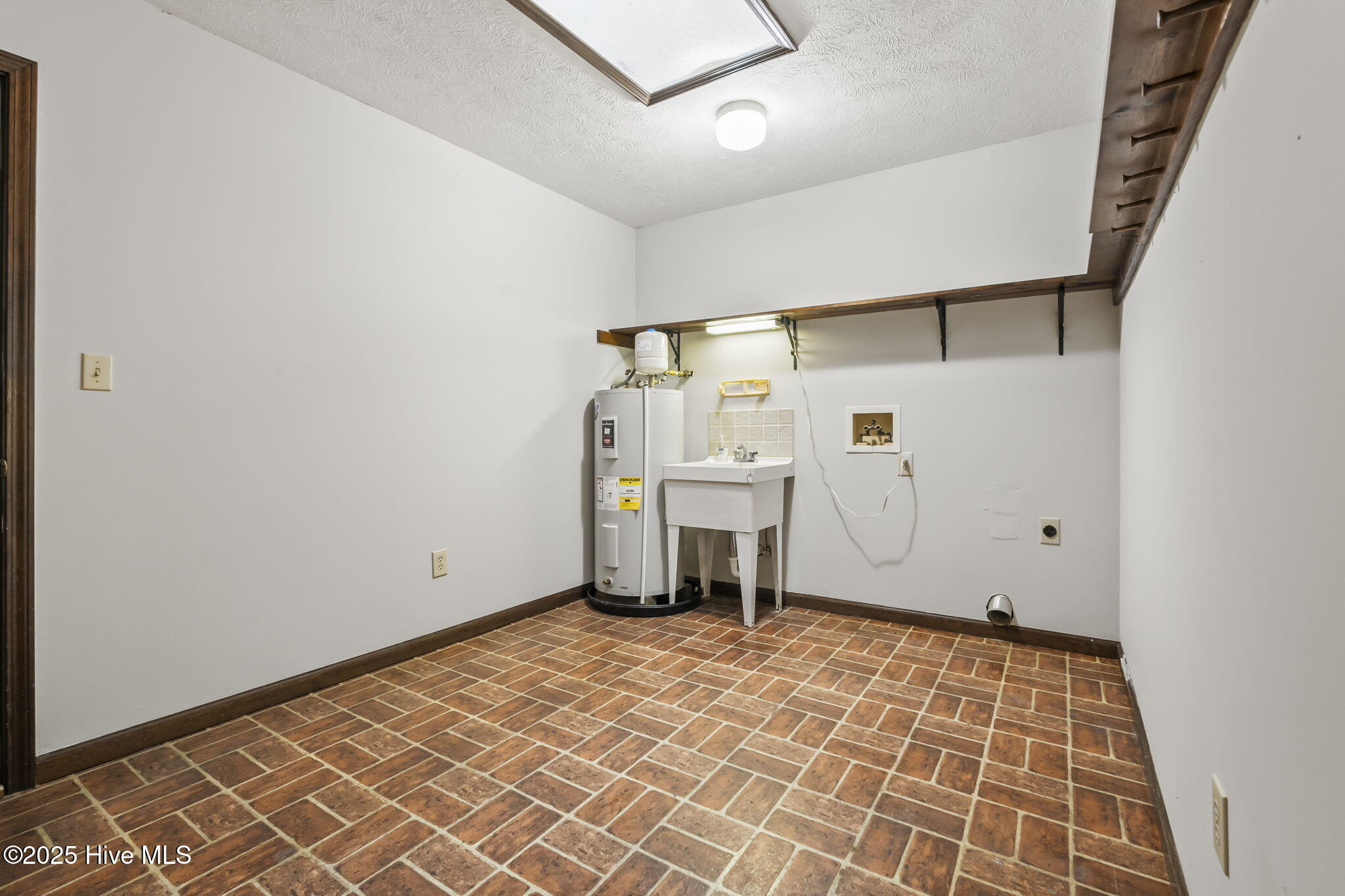 11 Gate 10 Calabash, NC 28467 - Photo 11 of 28 Pantry/Laundry Rm