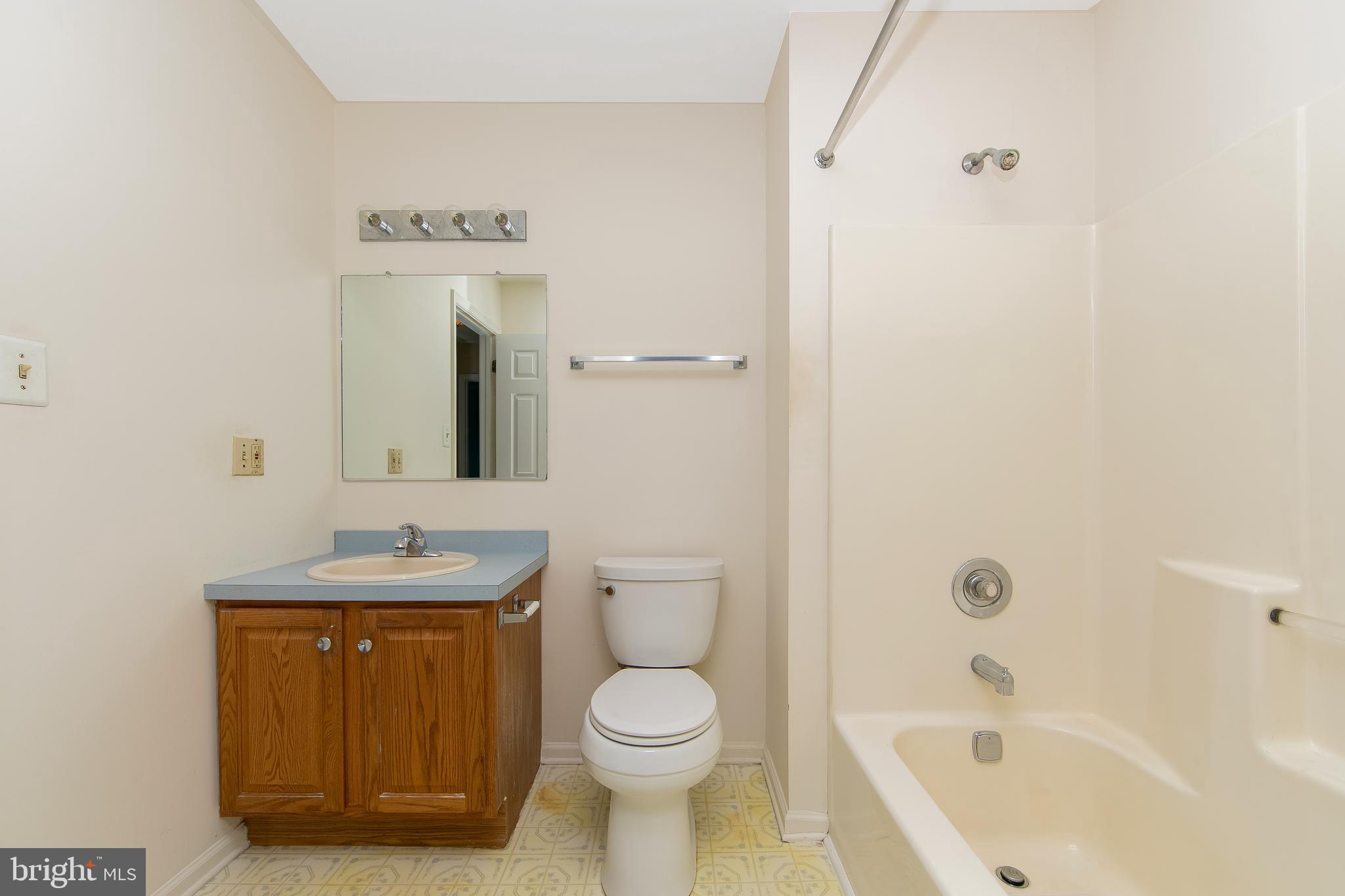 329 Green Street Beverly, NJ 08010 - Photo 16 of 26 Full Bath-upstairs