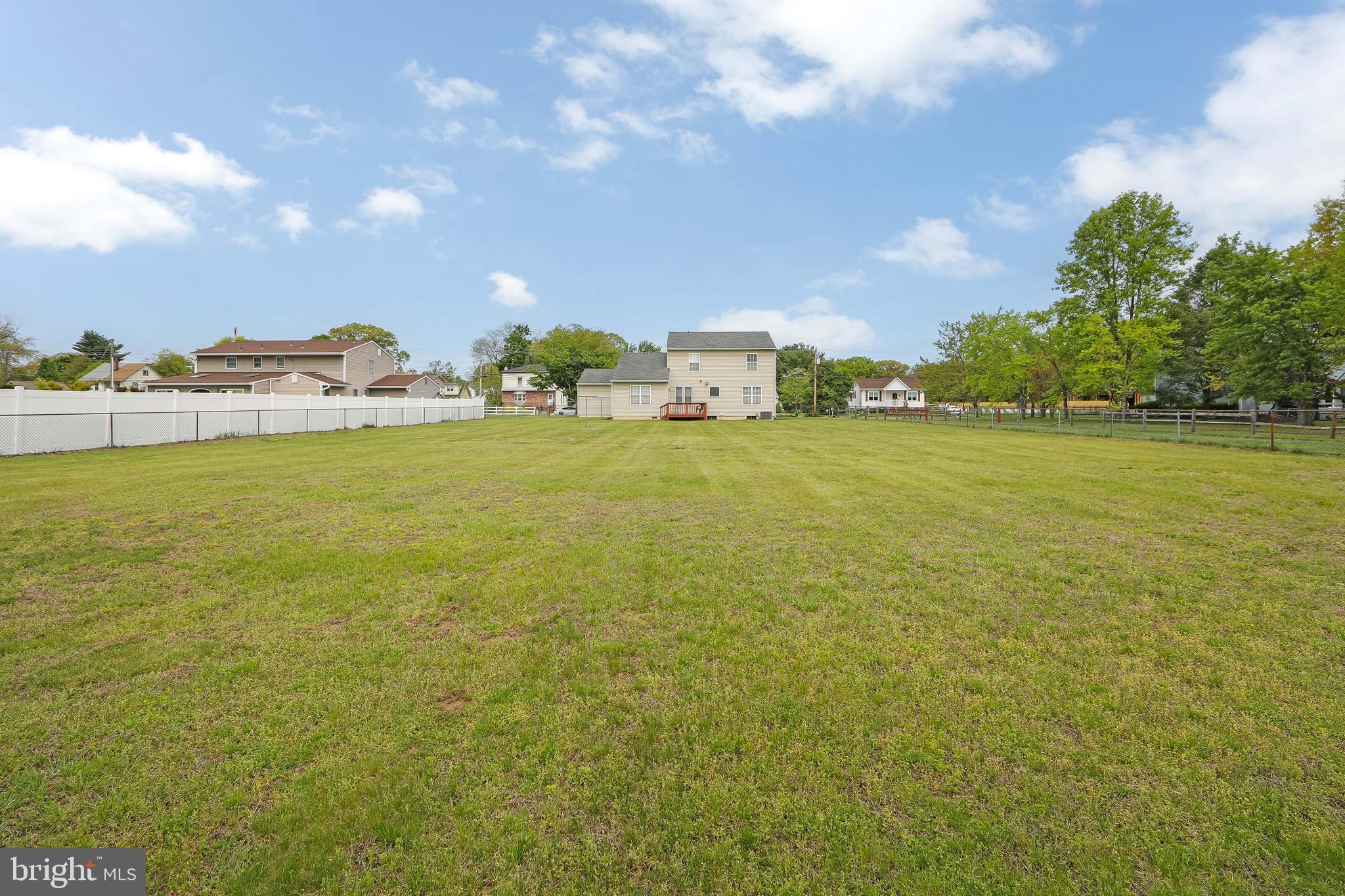 329 Green Street Beverly, NJ 08010 - Photo 21 of 26 Large Yard