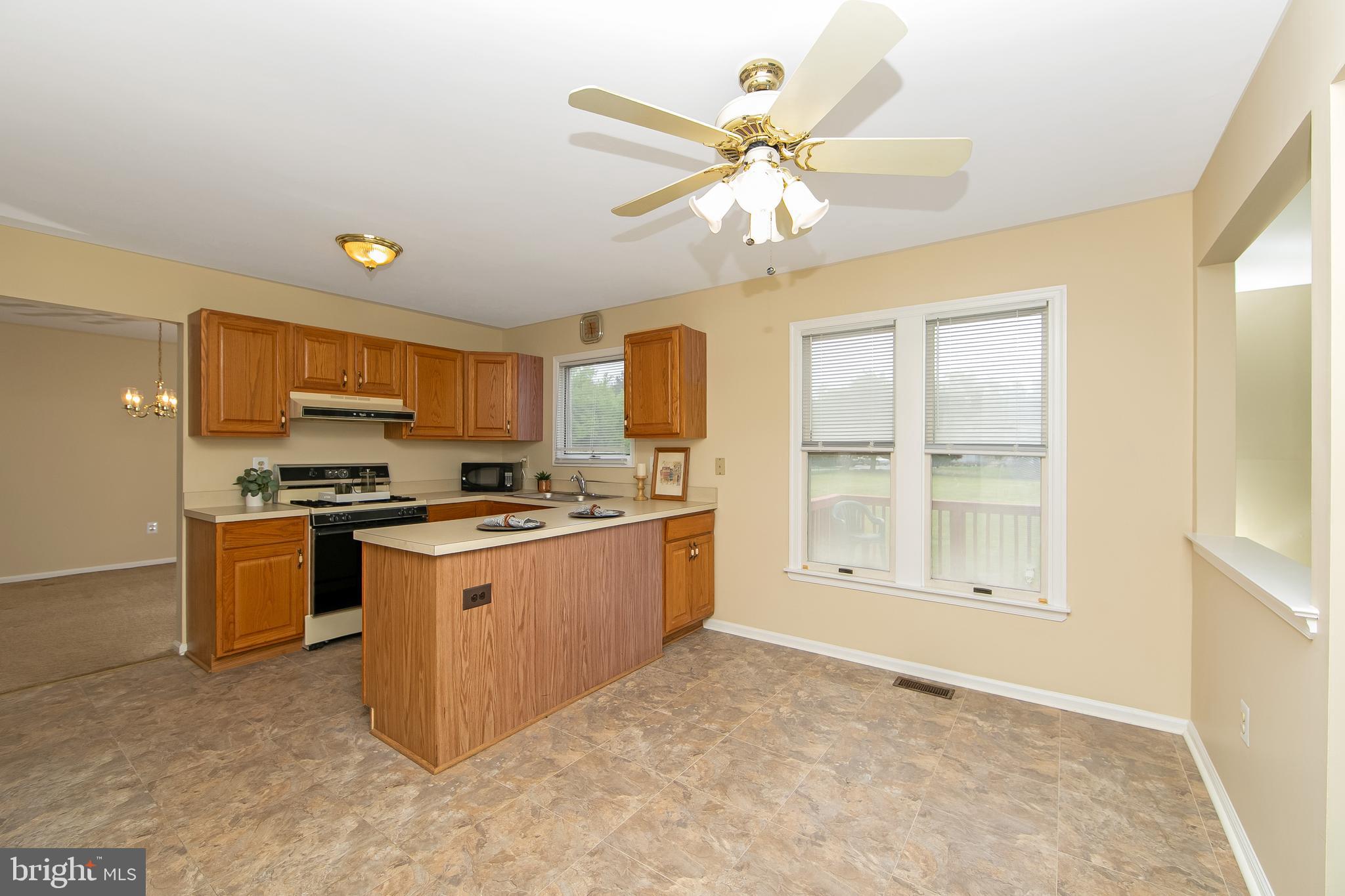 329 Green Street Beverly, NJ 08010 - Photo 7 of 26 Eat in Kitchen