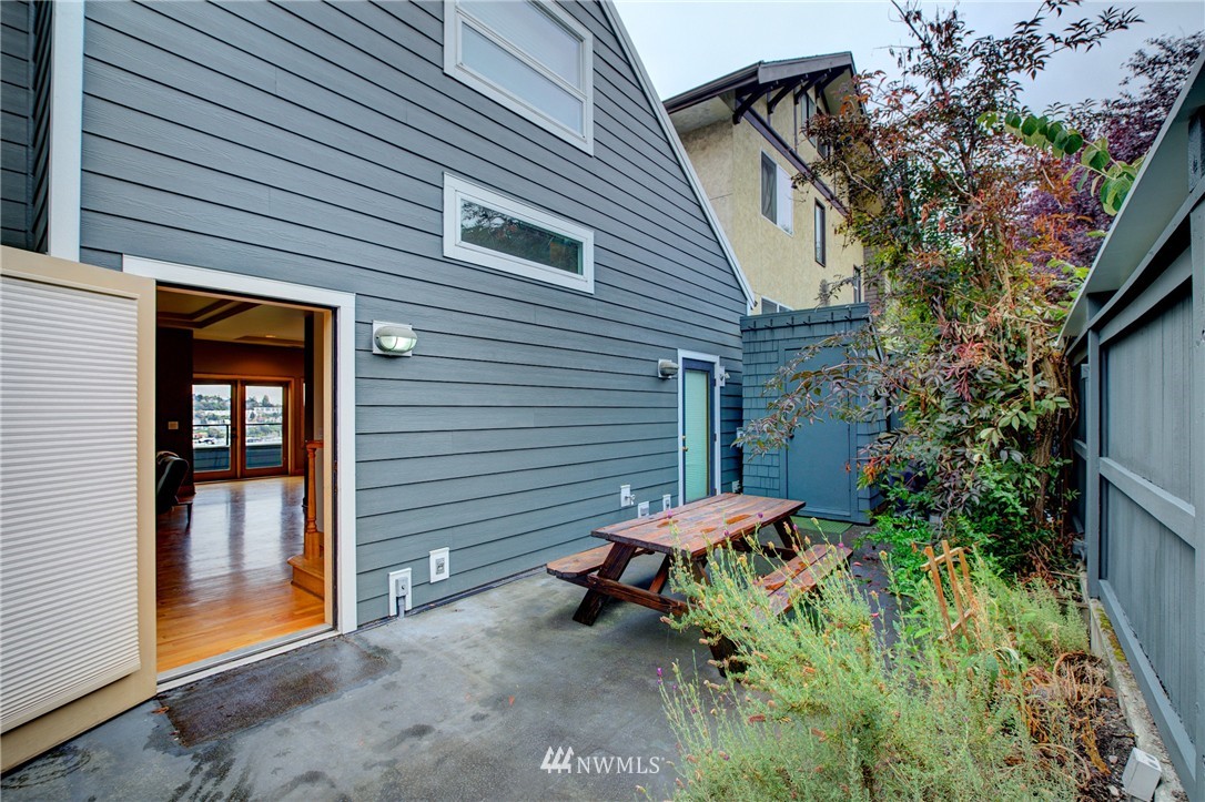 1909 Broadway East Seattle, WA 98102 - Photo 2 of 25 a backyard of a house with seating space