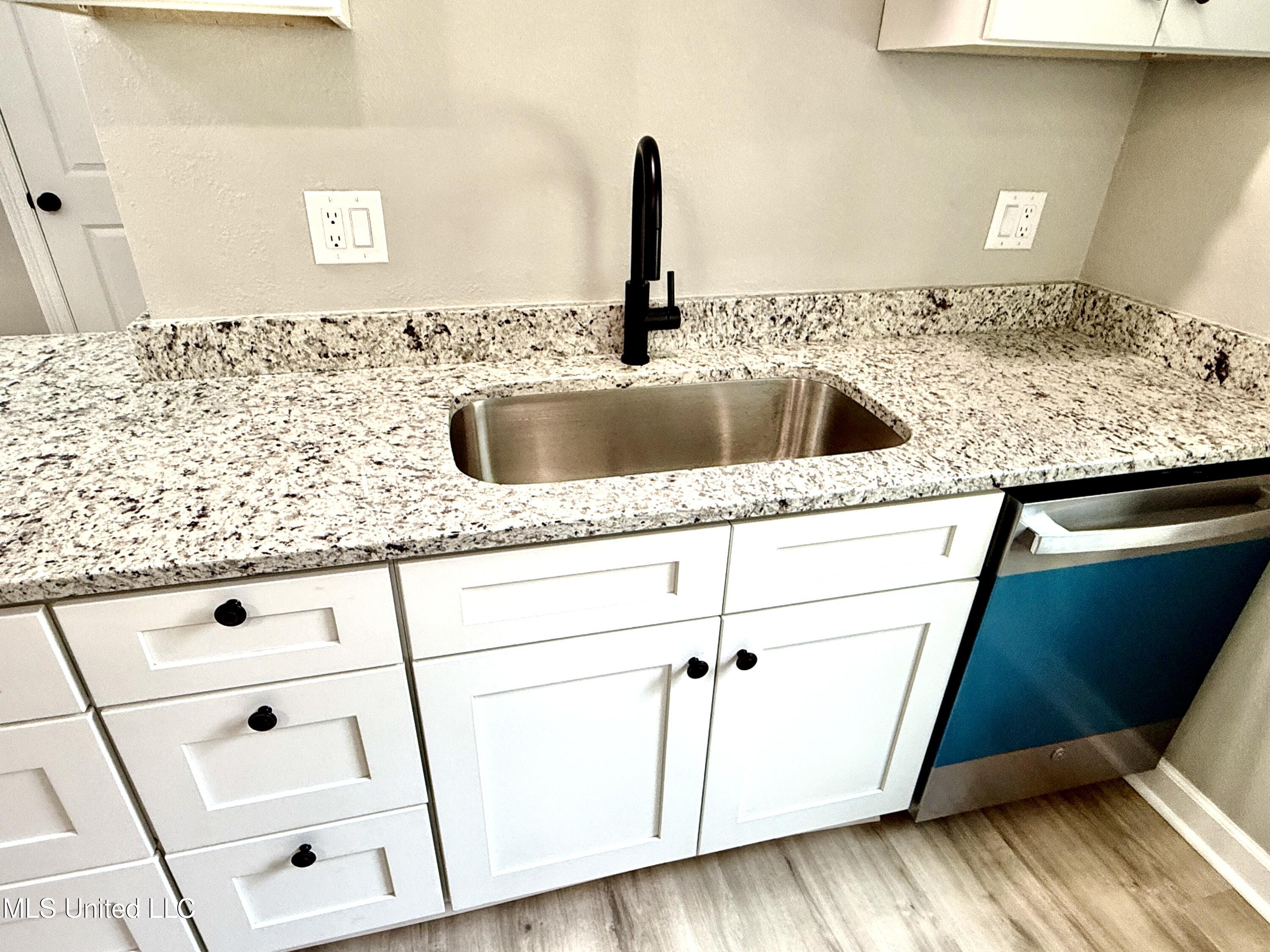 1400 Riverside Drive Gautier, MS 39553 - Photo 30 of 62 Kitchen 11