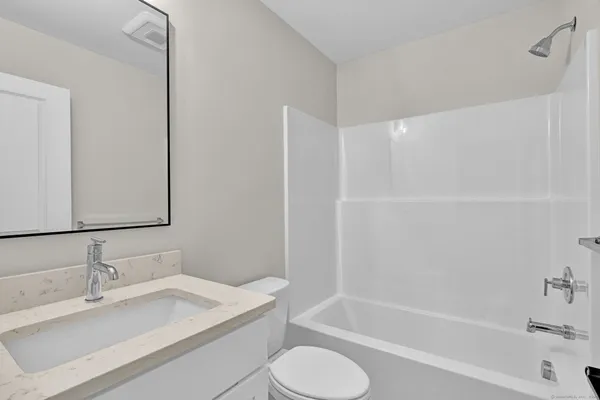 $2,600 | 70 Whiting Street, Unit G, Plainville, CT 06062