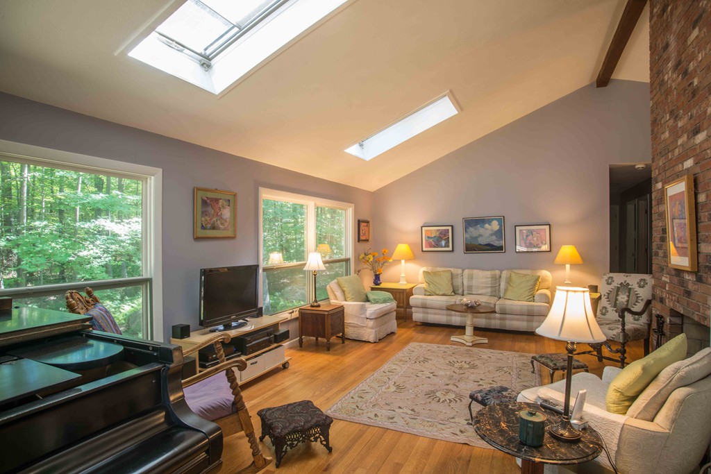 34 High Point Drive Amherst, MA 01002 - Photo 7 of 30 Gallery Image 7