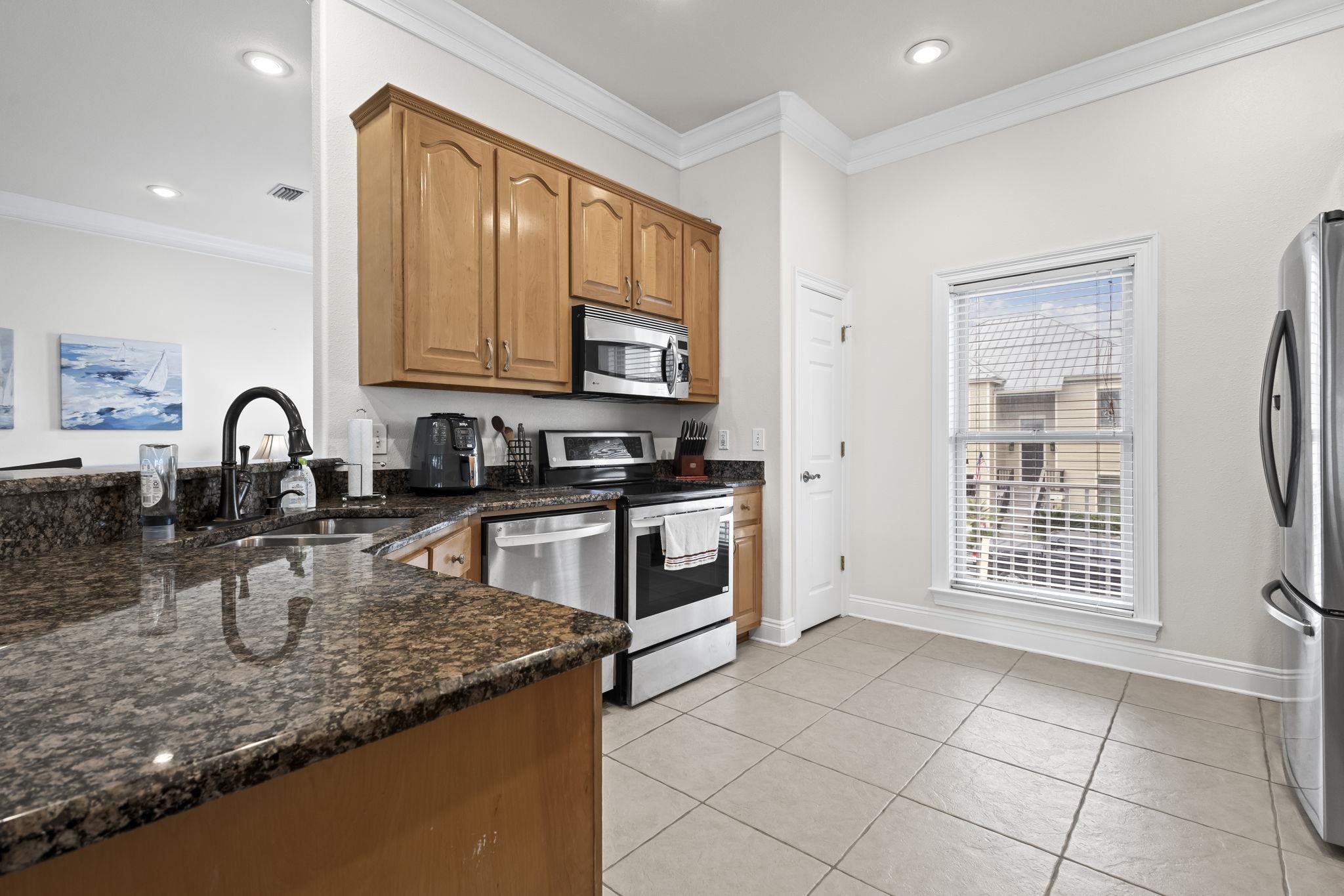 3446 Mariner Circle Orange Beach, AL 36561 - Photo 8 of 52 Kitchen