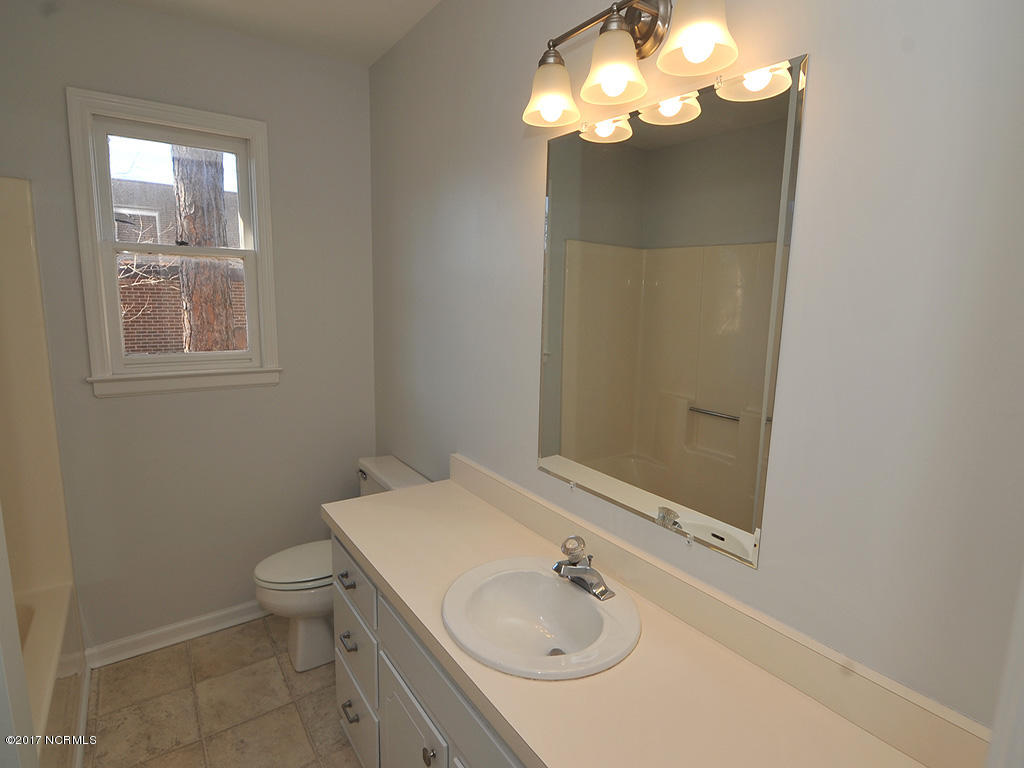 316 Albemarle Road Wilmington, NC 28405 - Photo 13 of 23 17-Hall Bath