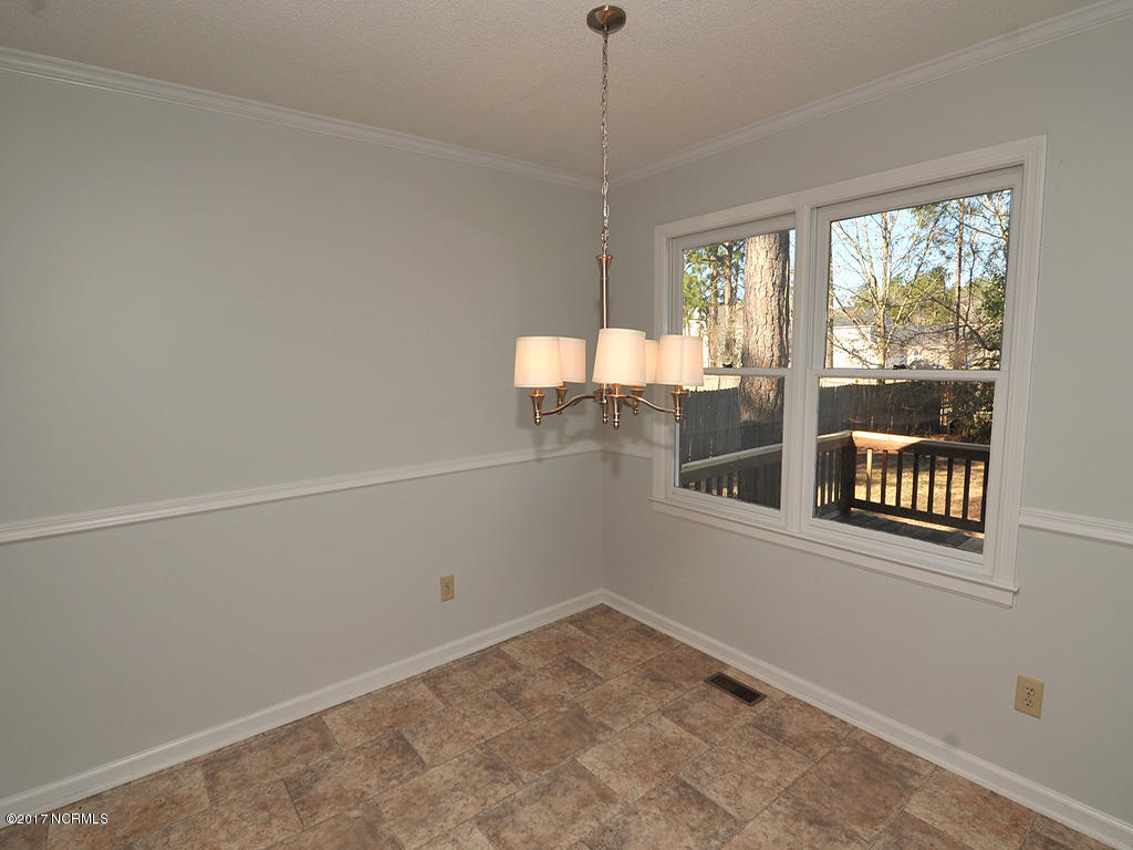 316 Albemarle Road Wilmington, NC 28405 - Photo 7 of 23 11-Dining