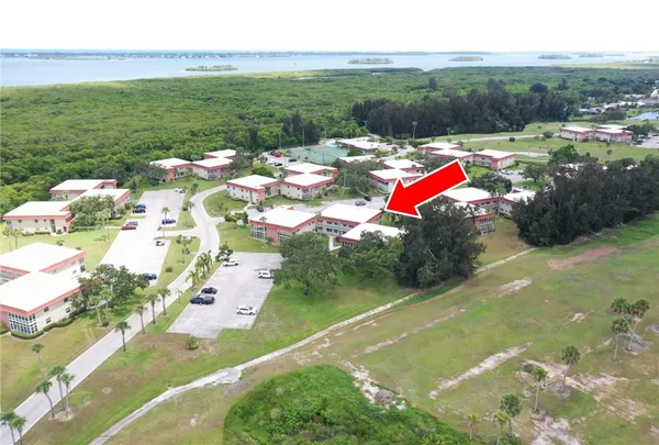 $1,900 | 50 Woodland Drive, Unit 207, Vero Beach, FL 32962