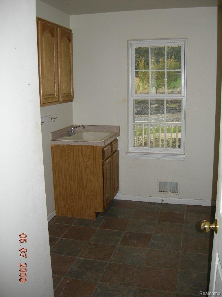 5435 Clarkston Road Clarkston, MI 48348 - Photo 11 of 22 DSCN0474