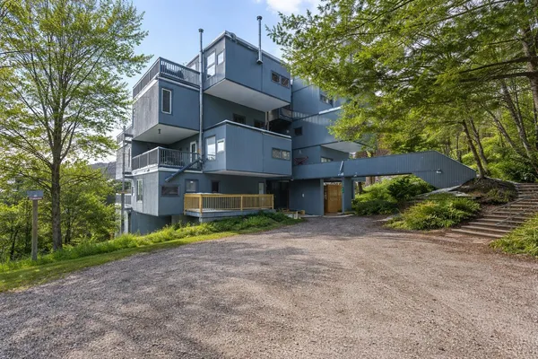 $599,000 | 355 Summit Road, Unit 6, Warren, VT 05674