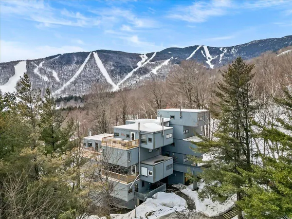 $639,000 | 355 Summit Road, Unit 6, Warren, VT 05674