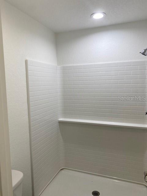 40 Maple Lane Ocklawaha, FL 32179 - Photo 9 of 50 a view of a bathtub in a bathroom