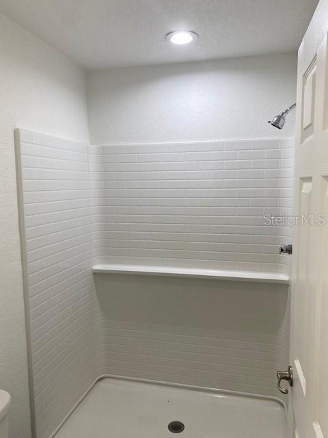 40 Maple Lane Ocklawaha, FL 32179 - Photo 10 of 50 a view of a bathtub in a bathroom