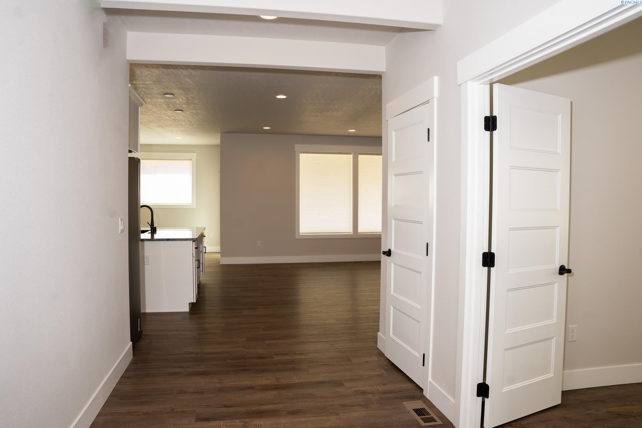 1900 Beacon Road Grandview, WA 98930 - Photo 3 of 25 Gallery Image 3