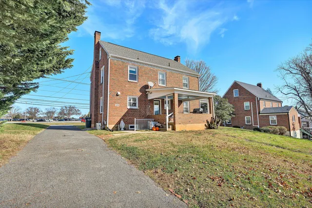 $399,950 | 938 Roanoke Boulevard, Salem, VA 24153