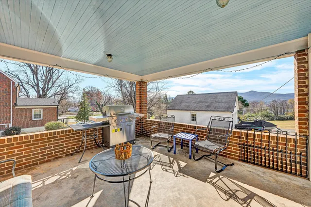 $399,950 | 938 Roanoke Boulevard, Salem, VA 24153