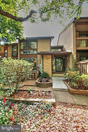 2031 Lakewinds Drive Reston, VA 20191 - Photo 2 of 38 FRONT VIEW