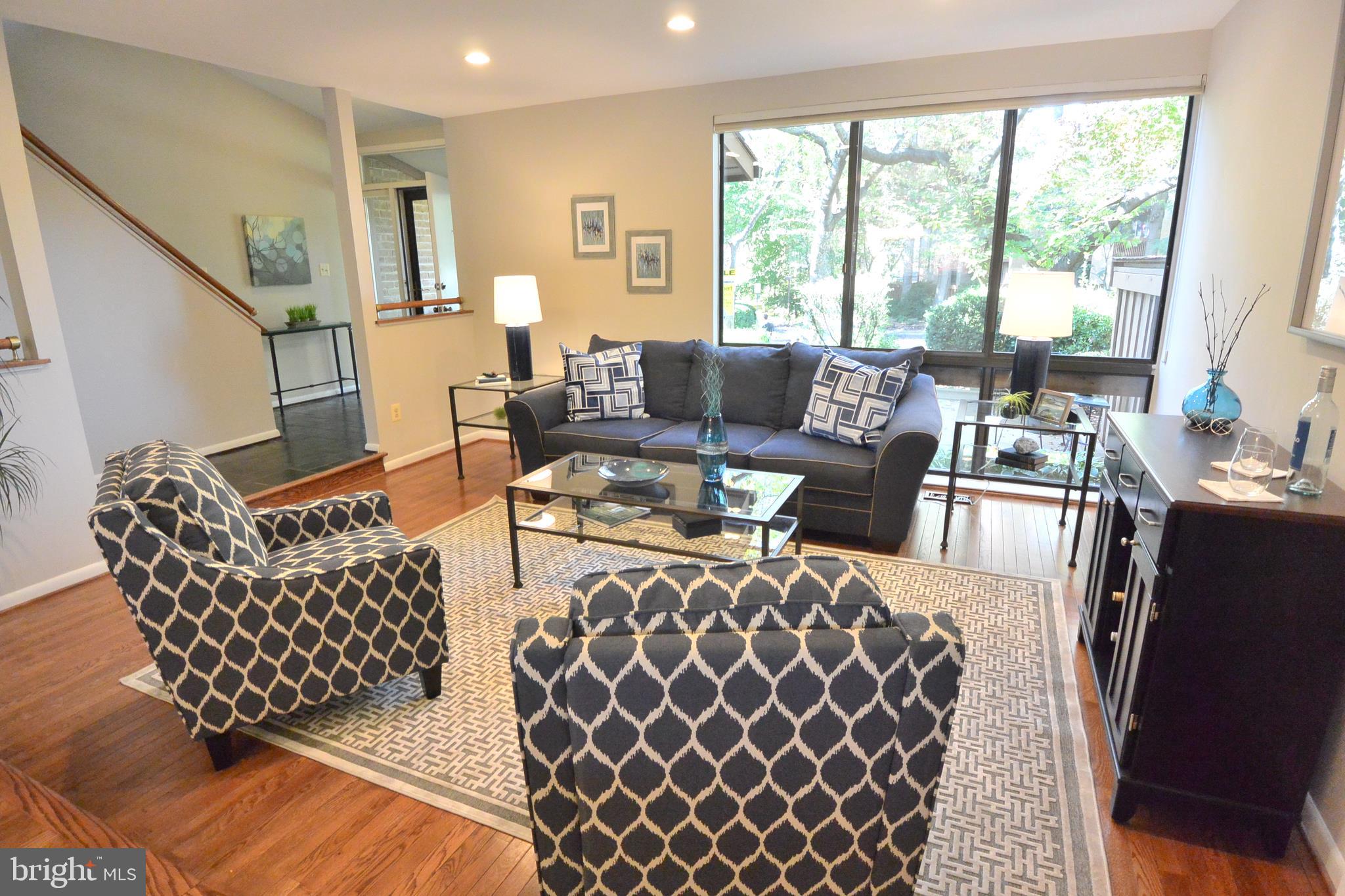 2031 Lakewinds Drive Reston, VA 20191 - Photo 4 of 38 Living Room