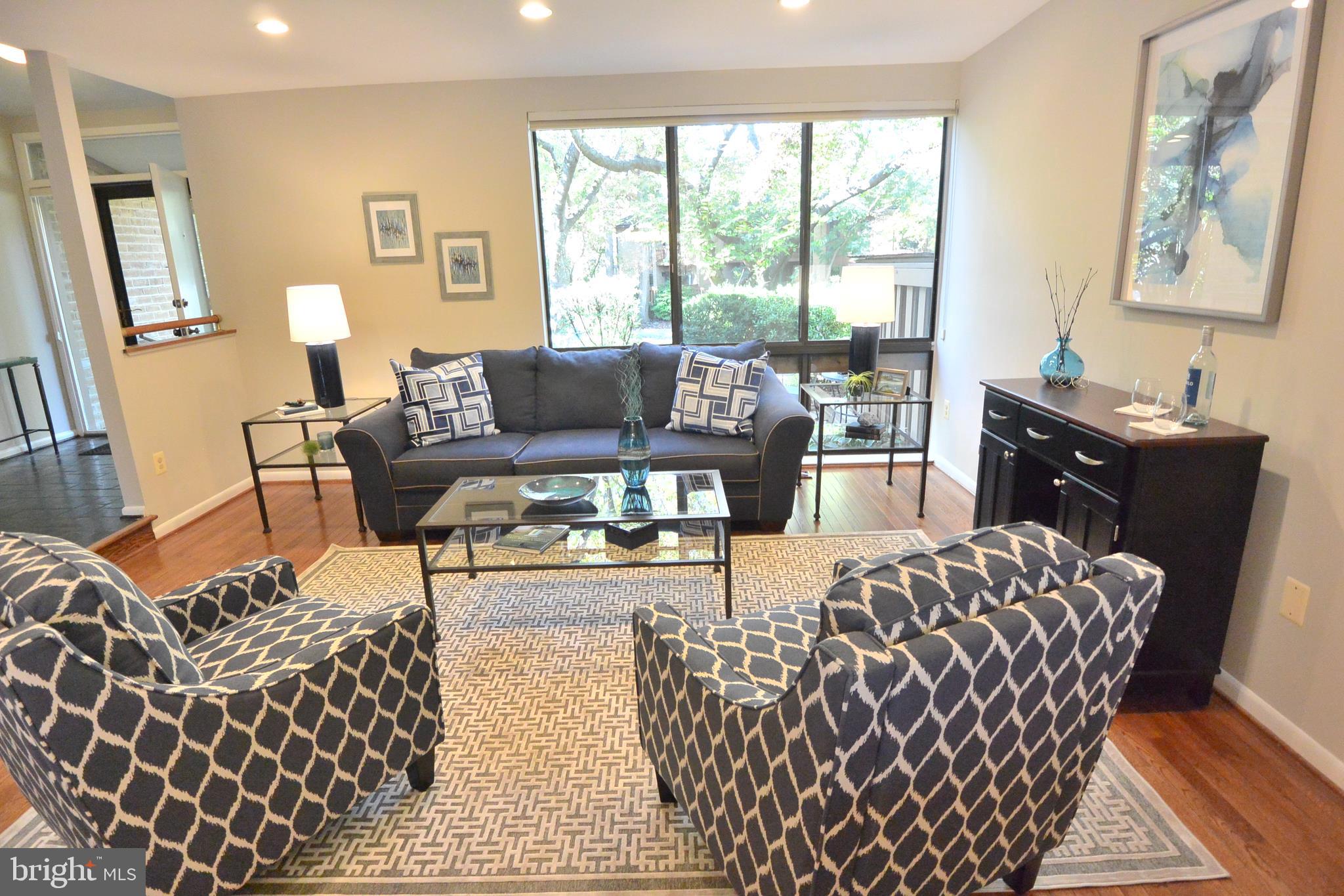 2031 Lakewinds Drive Reston, VA 20191 - Photo 6 of 38 Living Room