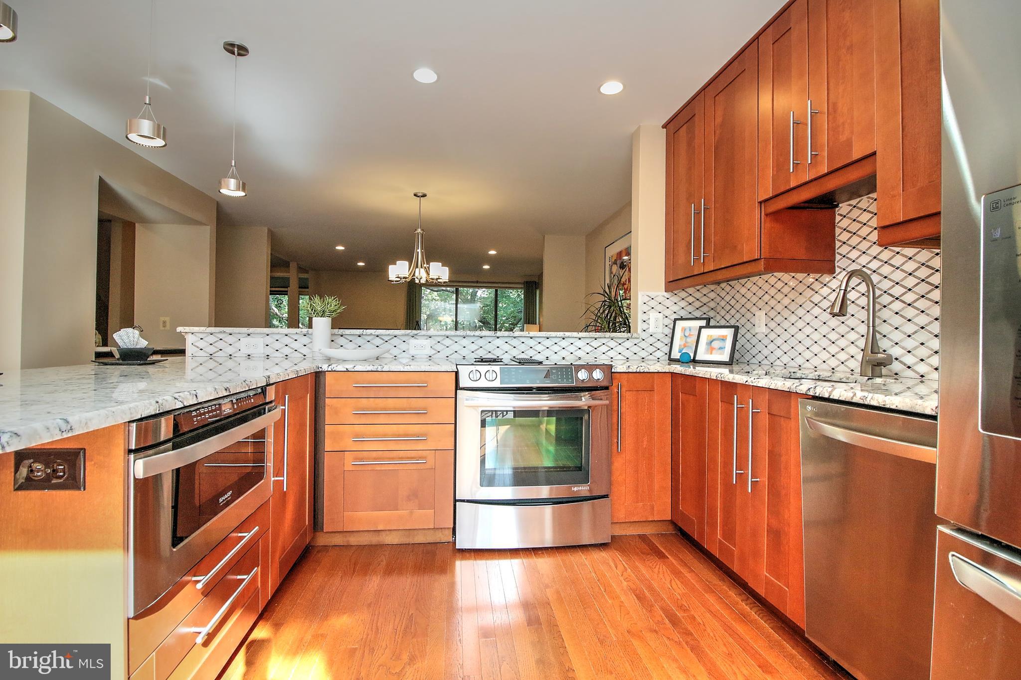 2031 Lakewinds Drive Reston, VA 20191 - Photo 7 of 38 Kitchen