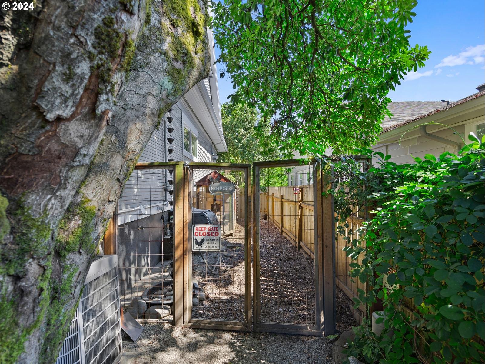 2306 Northeast Couch Street Portland, OR 97232 - Photo 45 of 48 Coop