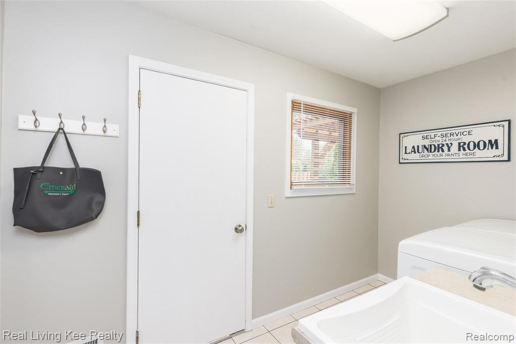 1775 Jason Circle Rochester Hills, MI 48306 - Photo 19 of 44