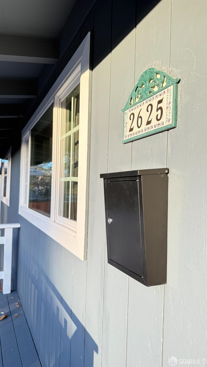 2625 Kavanagh Road San Pablo, CA 94806 - Photo 42 of 45 a street sign sitting on the side of a building